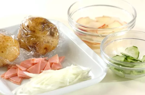 レンジで作れる簡単おいしいシンプルポテトサラダの下準備2