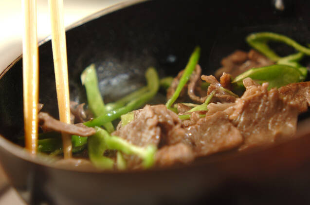 ピーマンと牛肉のオイスターソース炒めの作り方の手順2