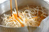 ゆでモヤシの梅おかか和えの作り方の手順2