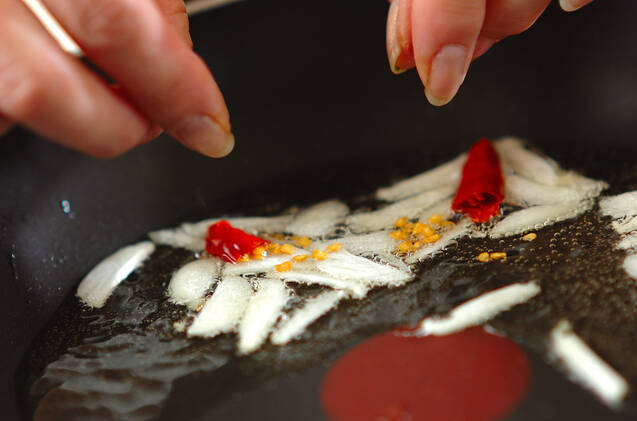 シメジのペペロンチーノの作り方の手順2