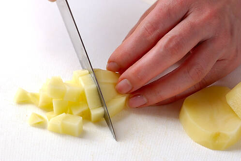 ジャガイモの豆乳スープの作り方の手順1