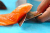 鮭のガーリックソテーの作り方の手順1