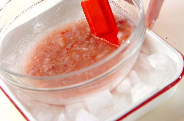 イチゴの濃厚ムースの作り方の手順5
