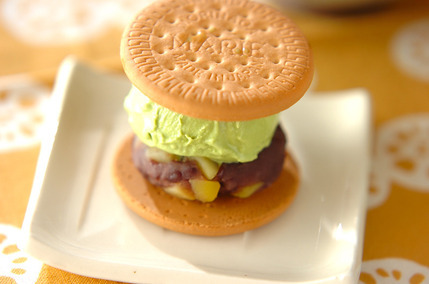 簡単クッキーアイスサンド