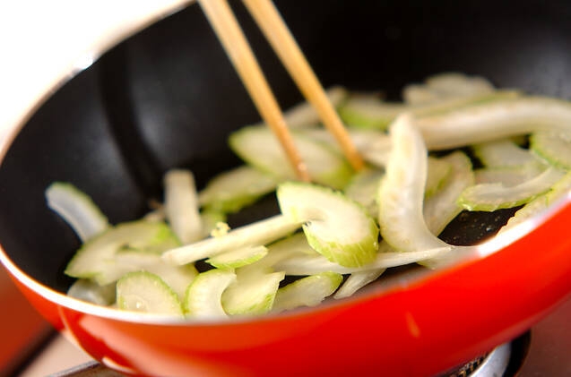 セロリの炒め物の作り方の手順3