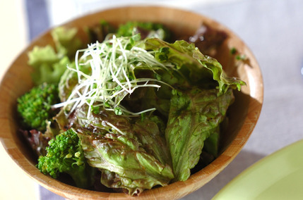 サニーレタスのシンプルサラダ