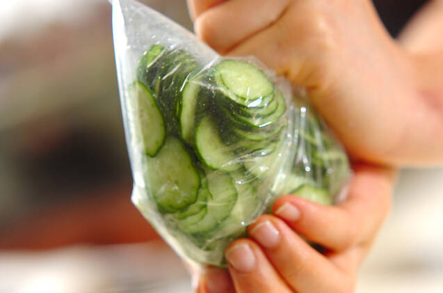 キュウリのゴママヨ和えの作り方の手順1