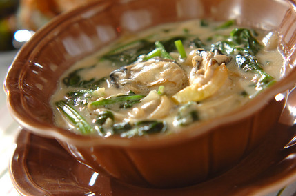 カキとホウレン草のクリーム煮