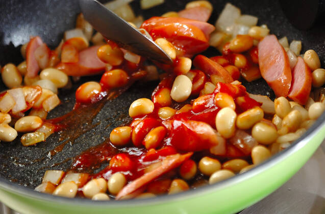 ソーセージと大豆のケチャップ炒めの作り方の手順2