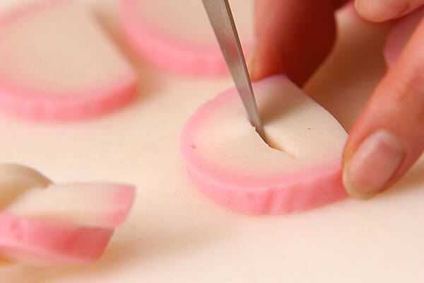 結びかまぼこの作り方の手順1