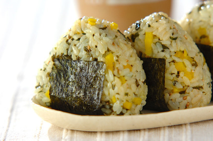 お茶をいれた後の緑茶葉おにぎり