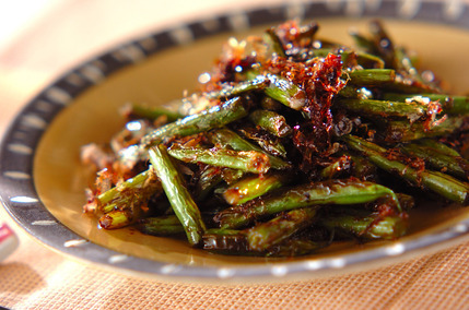 サヤインゲンとニンニクの芽の炒め物