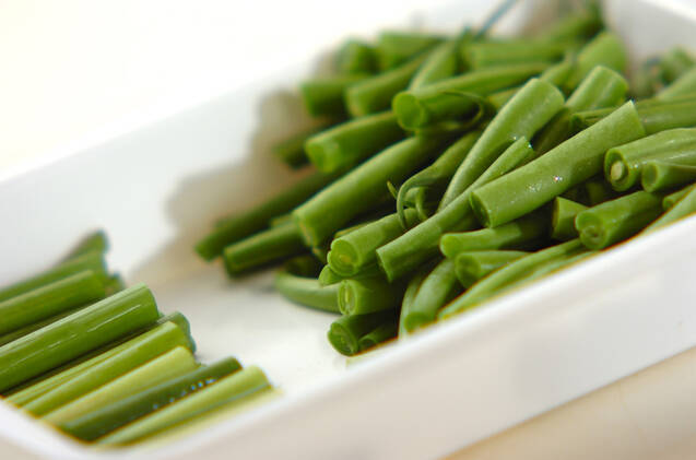 サヤインゲンとニンニクの芽の炒め物の作り方の手順1
