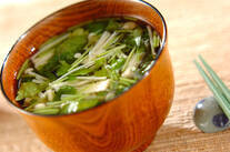 エノキと玉ネギのお吸い物