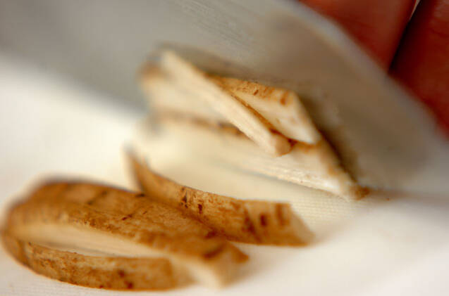 ゆでゴボウのマヨサラダの作り方の手順1