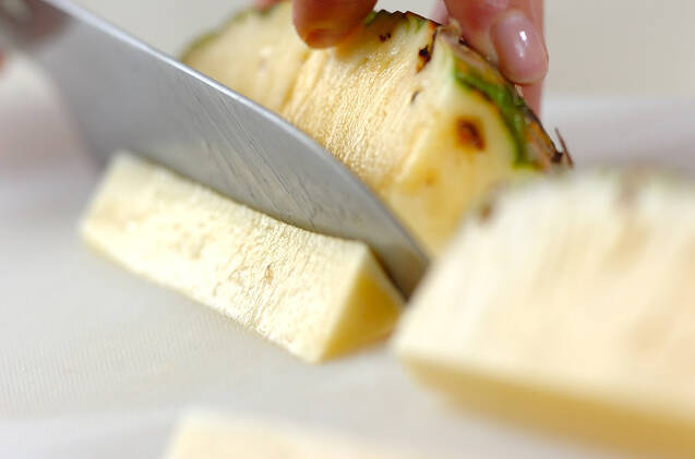 パイナップルチャーハンの作り方の手順1