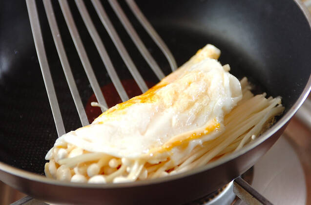 エノキの巻き巻き卵の作り方の手順2