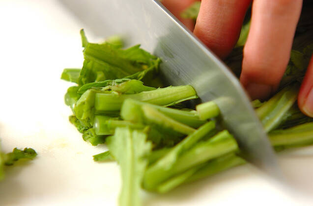 青菜とちくわのゴマ炒めの作り方の手順1
