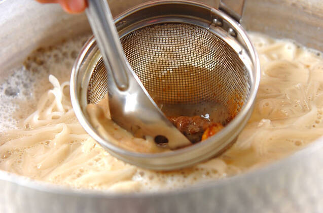 キムチ入り鶏肉の豆乳フォーの作り方の手順5