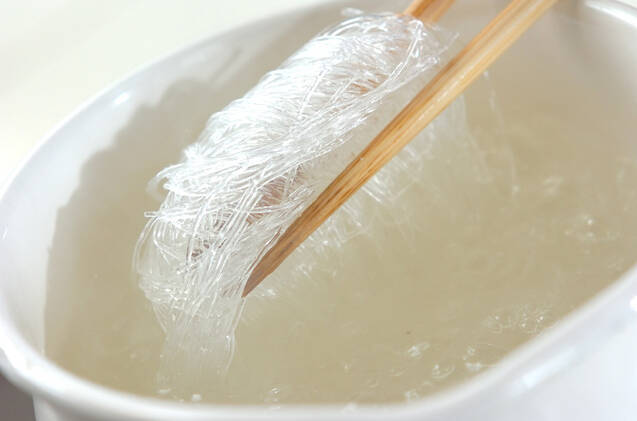 春雨のピリ辛ゴマ酢サラダの作り方の手順1