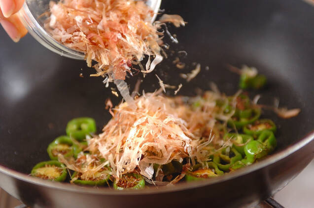 シシトウのおかか炒めの作り方の手順2