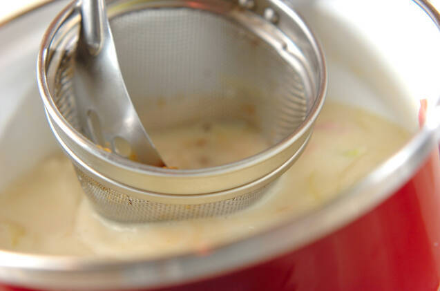 豆乳みそスープ たっぷり玉ねぎとベーコン仕立ての作り方の手順4
