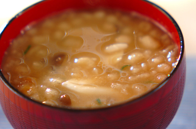 シメジ入り納豆汁 レシピ 作り方 E レシピ 料理のプロが作る簡単レシピ