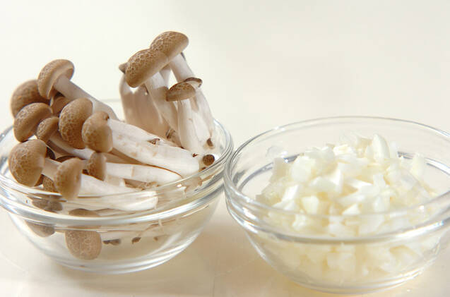 シメジ入り納豆汁の作り方の手順1