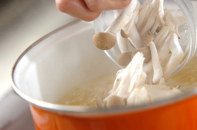 シメジ入り納豆汁の作り方の手順3