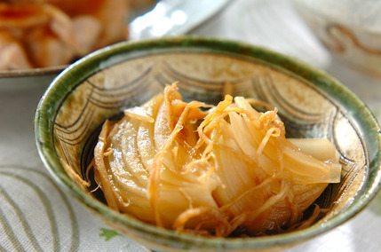 玉ネギとサキイカの煮物