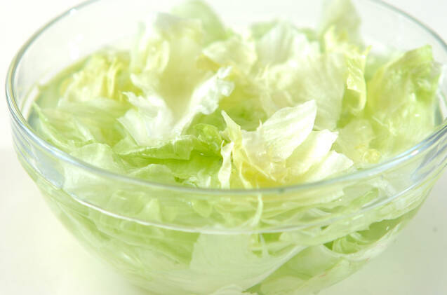 レタスのチリメンジャコソースがけの作り方の手順1