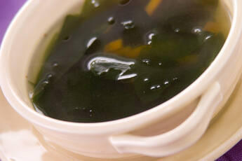 シンプルワカメスープ