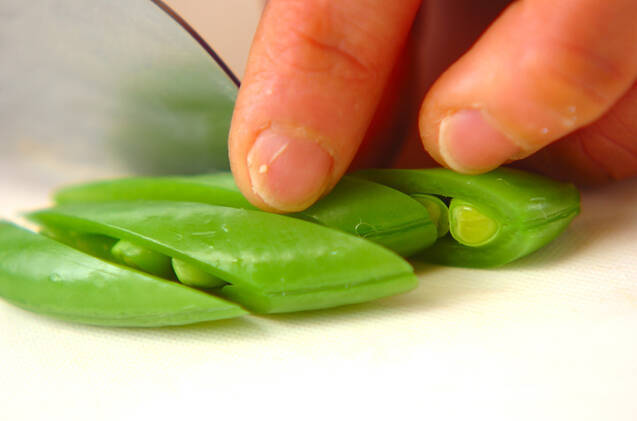 スナップエンドウのゴマ和えの作り方の手順1