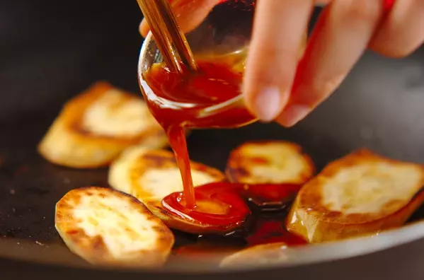 サツマイモの焼き肉タレ焼きの作り方2