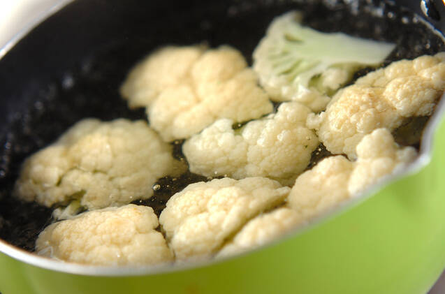 カリフラワーのカレーフライの作り方の手順1