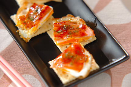 ソースハムエッグカナッペ