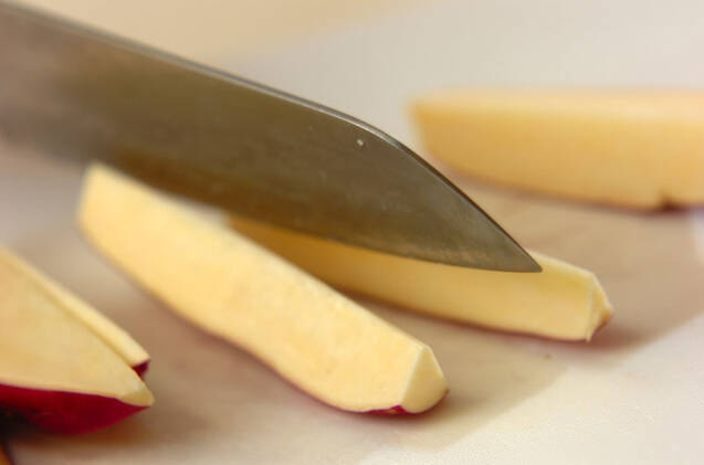 サツマイモのココナッツフリットの作り方の手順1