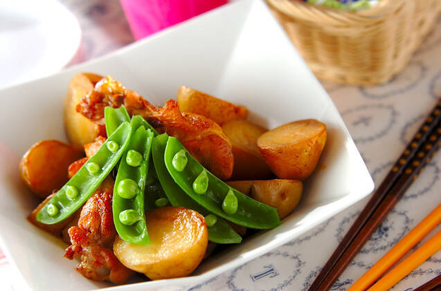 新ジャガと鶏手羽の煮物