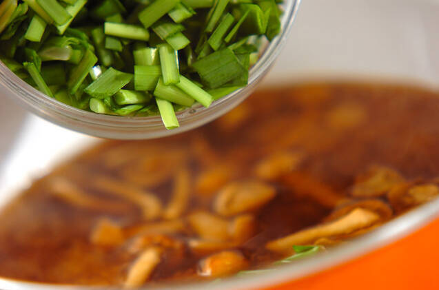 豆腐とニラのみそ汁の作り方の手順4