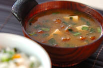 豆腐とニラのみそ汁