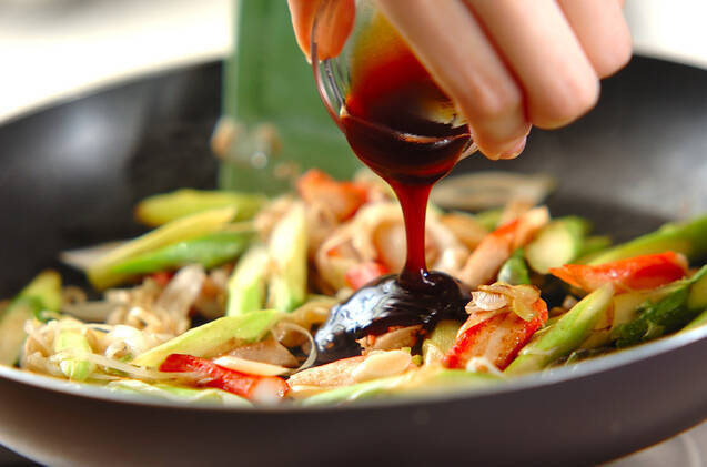 アスパラと卵のオイスター炒めの作り方の手順2