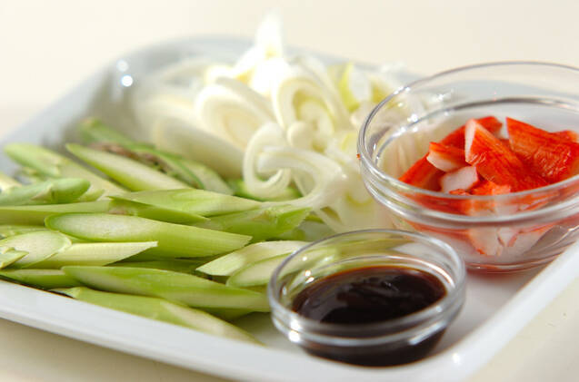 アスパラと卵のオイスター炒めの作り方の手順1