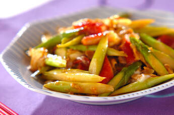 アスパラと卵のオイスター炒め