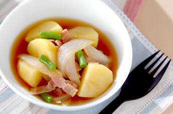 ジャガイモとベーコンの煮物