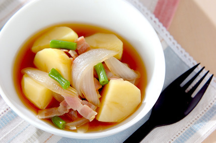 ジャガイモとベーコンの煮物