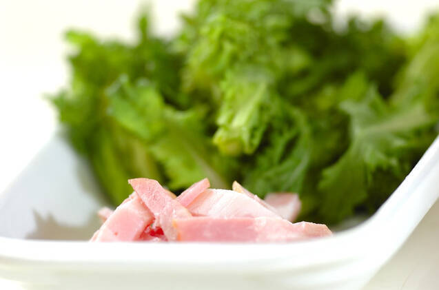 菜の花のコンソメスープの作り方の手順1