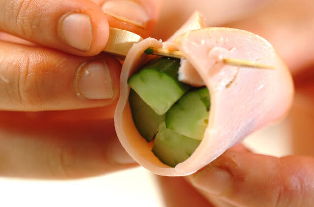 キュウリのハム巻きの作り方の手順2