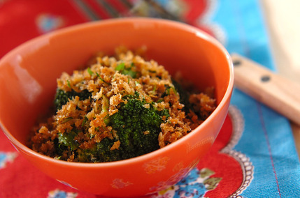 ブロッコリーのパン粉がけ