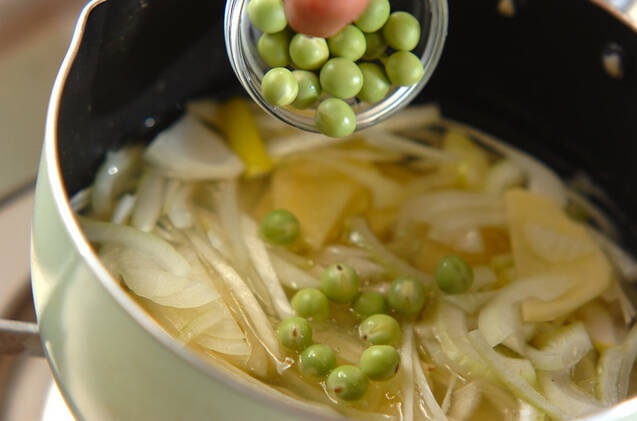 野菜のうまみを味わう！エンドウ豆のスープの作り方の手順5