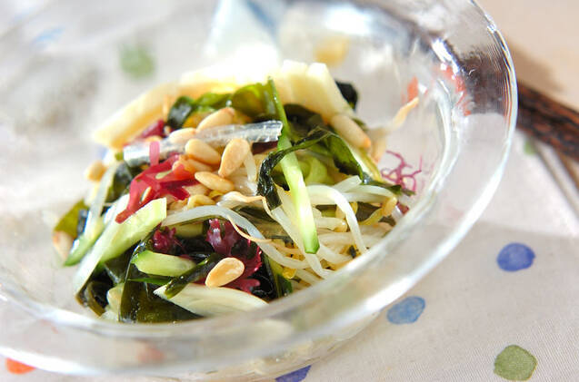 海藻と野菜のたっぷりサラダ